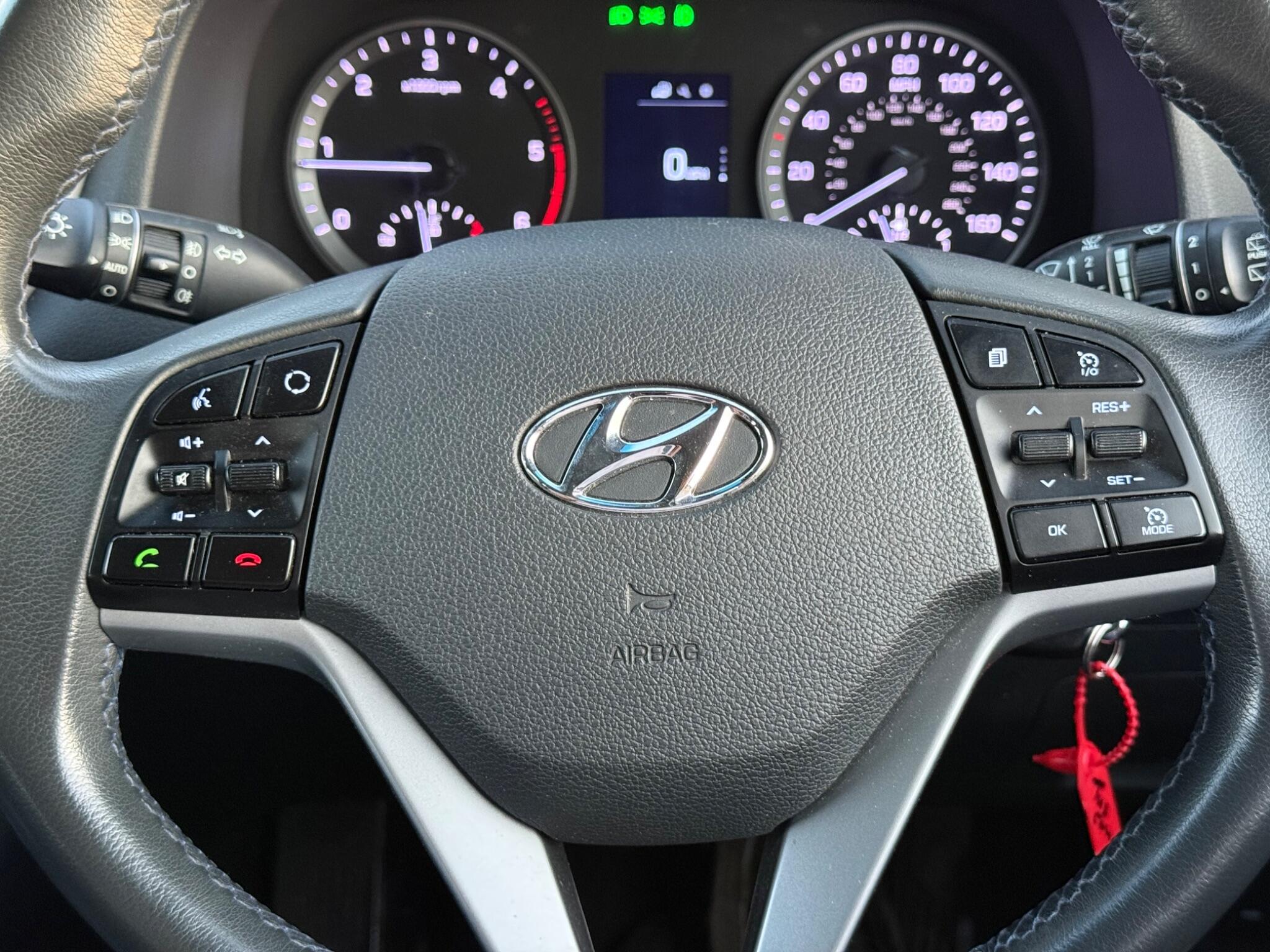 Hyundai TUCSON 2.0 CRDi Premium SE 4WD Euro 6 5dr — photo 99 of 102